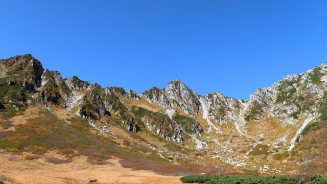 山肌を染める紅葉が絶景 千畳敷カール ぶらたび長野 山肌を染める紅葉が絶景 千畳敷カール ぶらたび長野