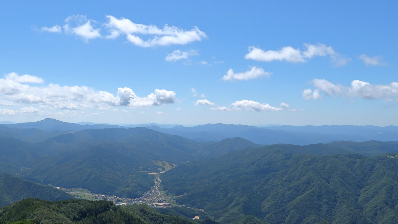 眺望や星空が美しい「高嶺山展望台（平谷村）」｜ぶらたび長野