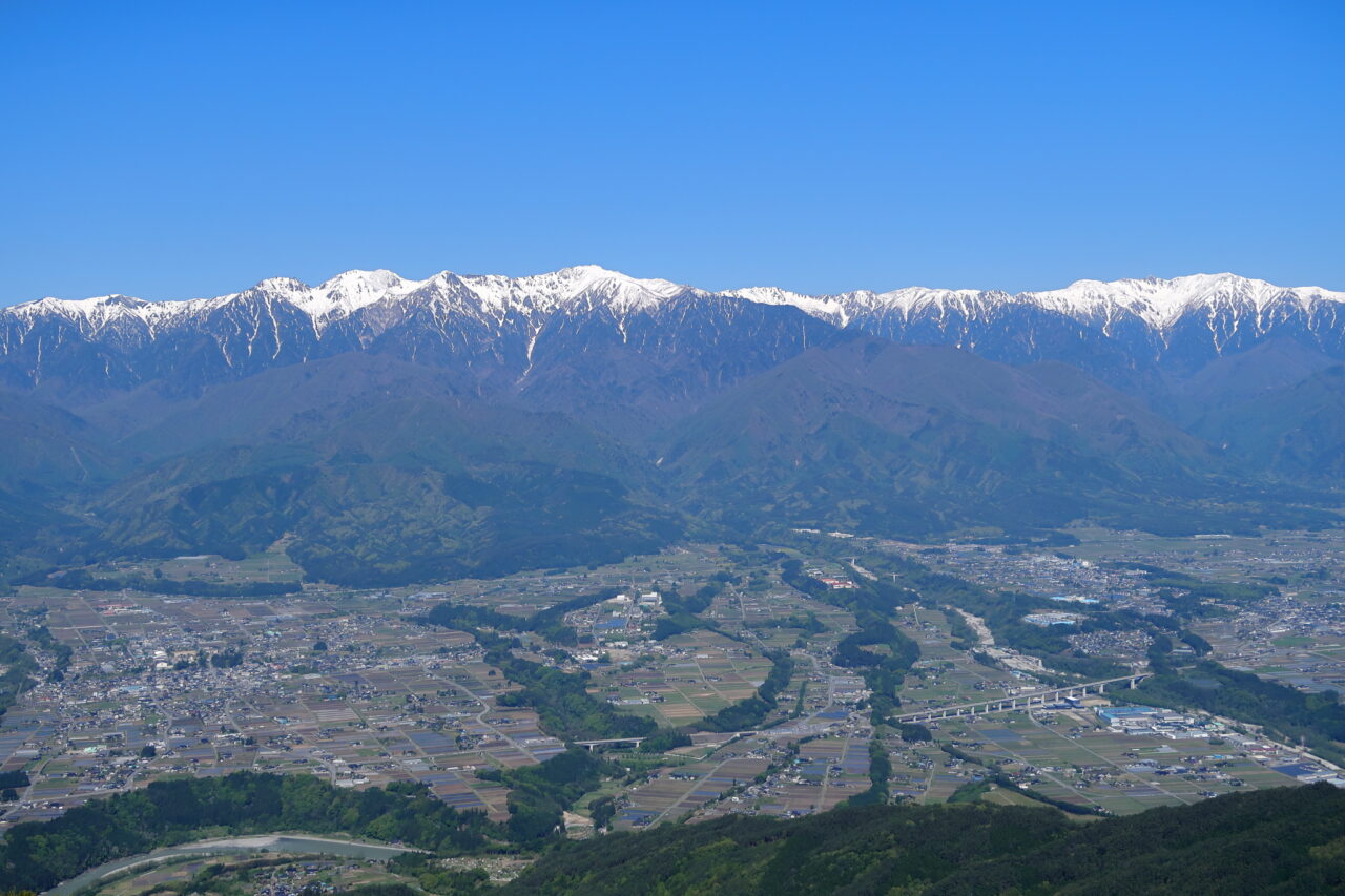 陣馬形山_山頂展望台_中央アルプス・伊那谷