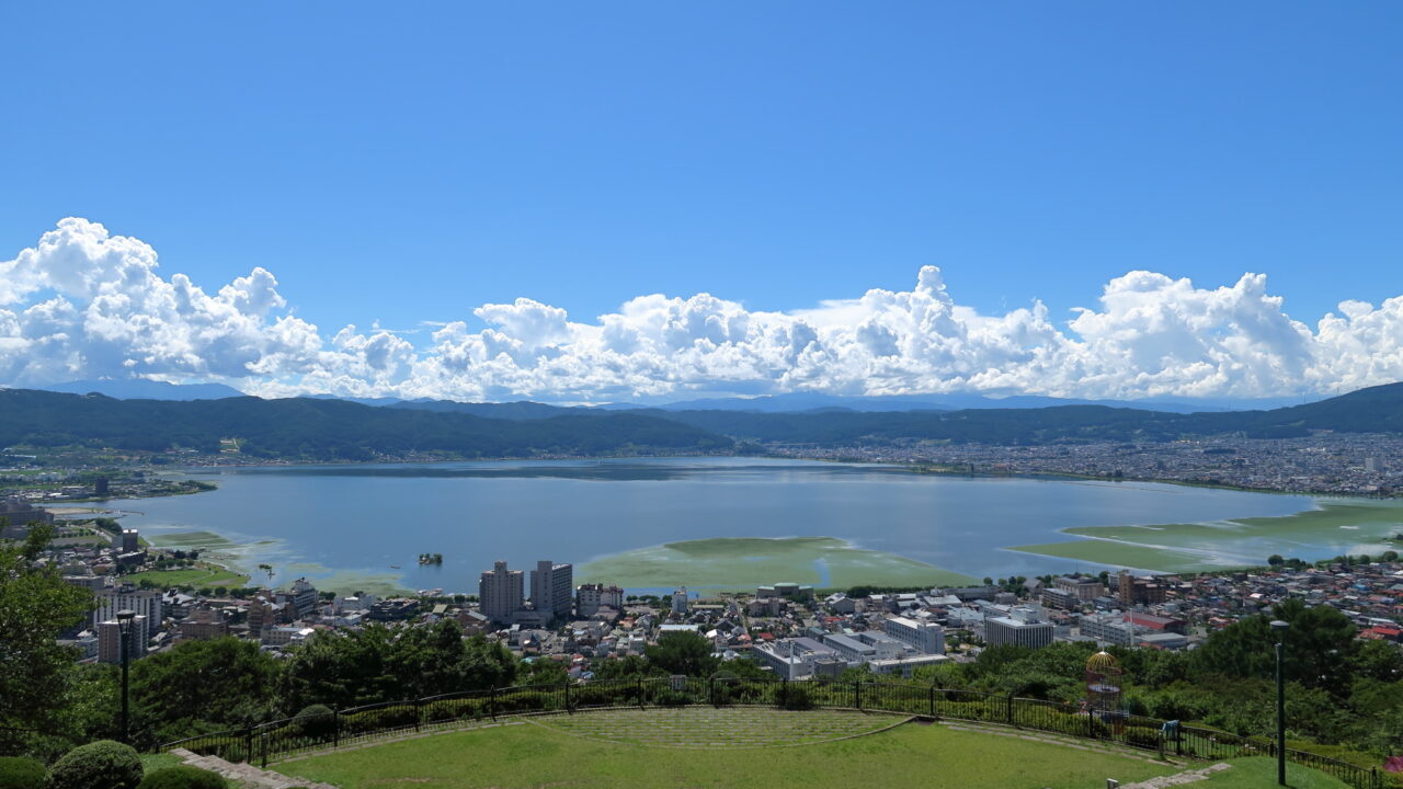 諏訪湖やアルプス連峰を一望「立石公園（諏訪市）」｜ぶらたび長野
