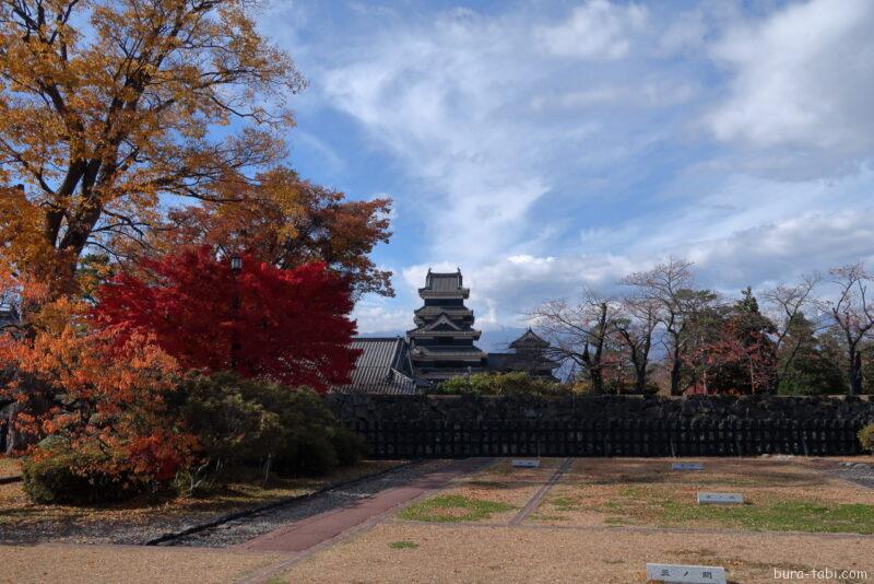 松本城（紅葉）_二の丸御殿跡